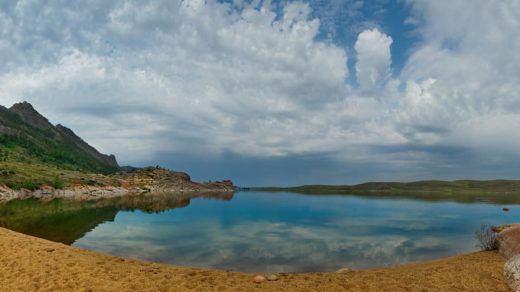 15 интересных фактов о Баянауле - оазисе среди степи, где скалы похожи на людей и животных