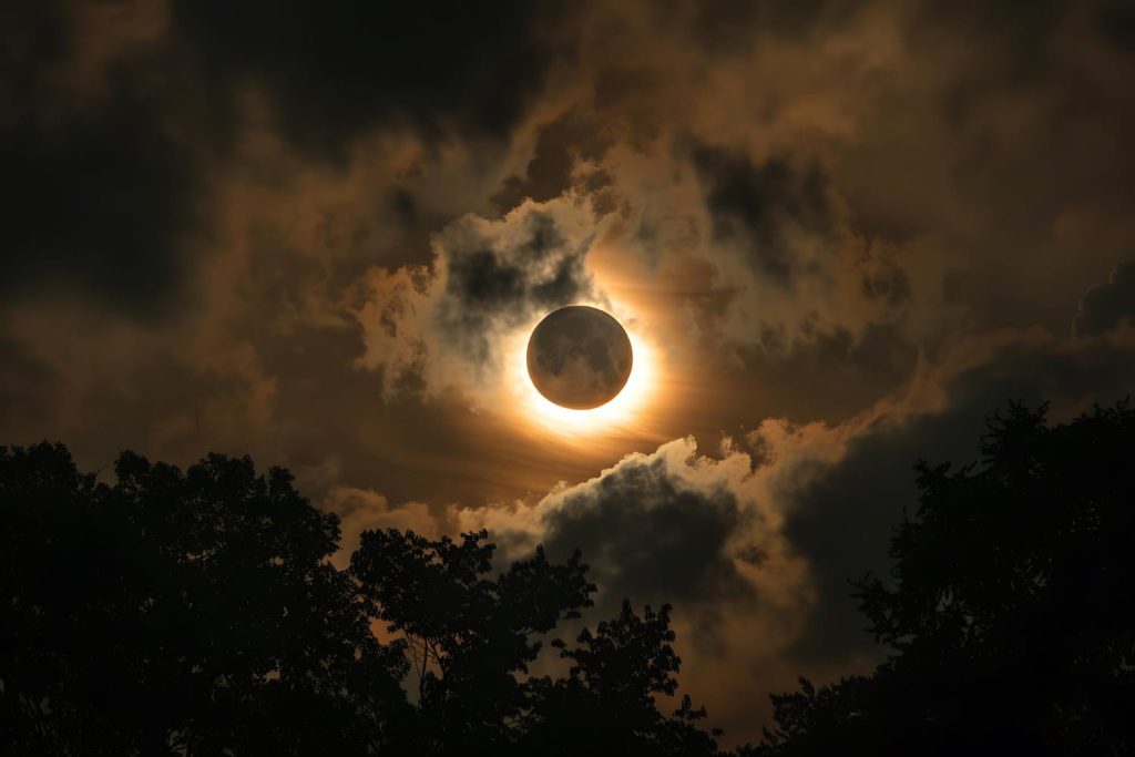 15 интересных фактов о солнечном затмении - почему Луна закрывает Солнце - OnlyFacts KZ 1