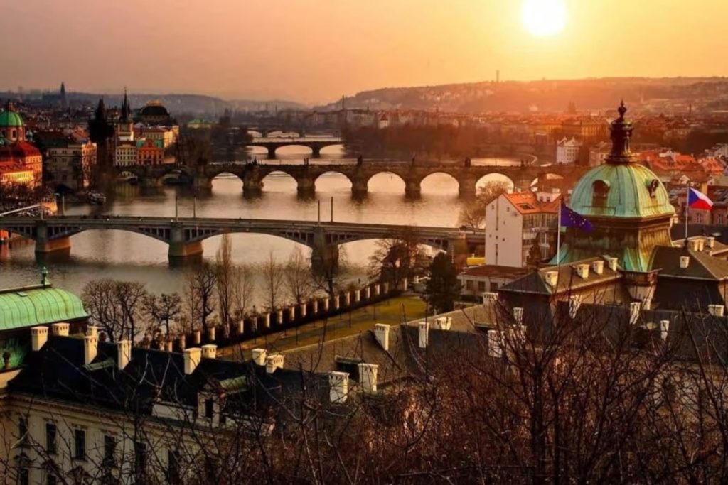 18 интересных фактов о Праге – мистическом городе алхимиков с самыми старыми работающими астрономическими часами - OnlyFacts KZ 1