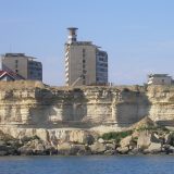 Ақтау туралы 20 қызықты дерек – шамшырағы тұрғын үйдің төбесінде орналасқан және суды теңізден алатын теңіз қаласы