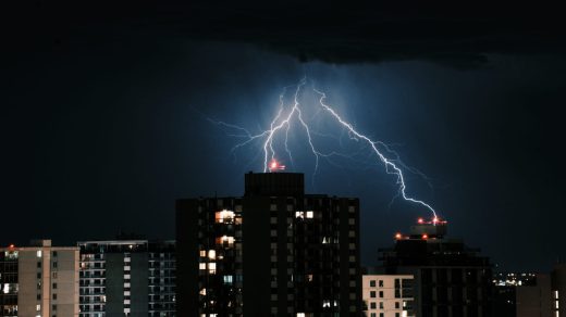 Найзағайлы жаңбыр туралы 30 қызықты дерек – Күн бетінен ыстық электр разрядтары